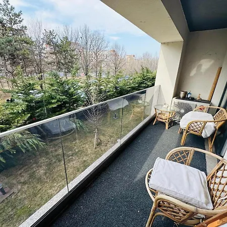 Luxuriant Facing Delta & Pine Forest Boekarest